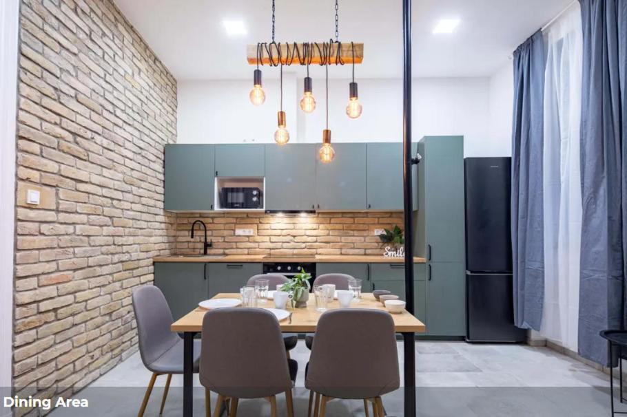 Cityscape Budget Blaha Loft Apartment *