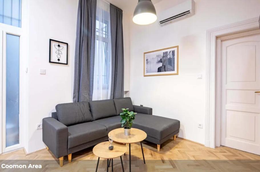Cityscape Budget Blaha Loft Apartment