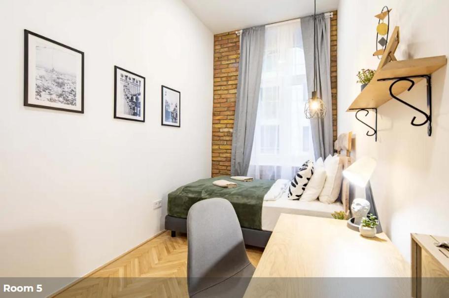 Cityscape Budget Blaha Loft Apartment *